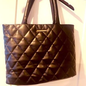 Poppy and Penoies tote with carry on strap!